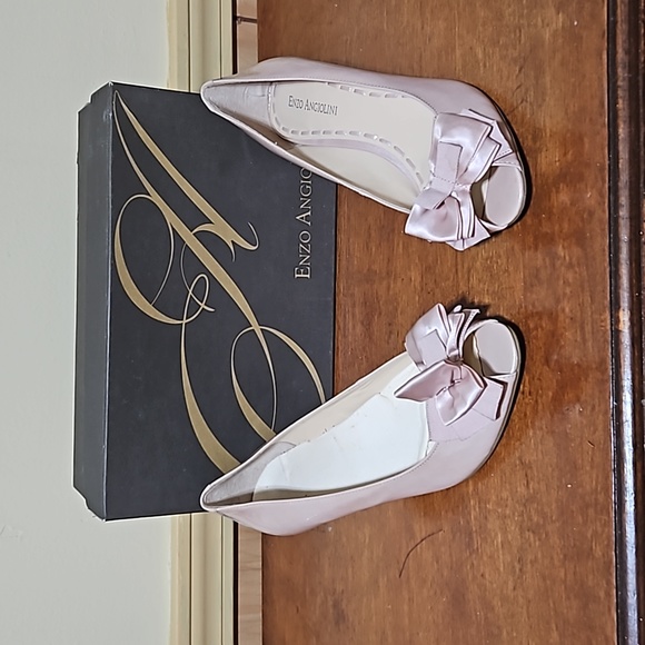 Women heels - Picture 1 of 3